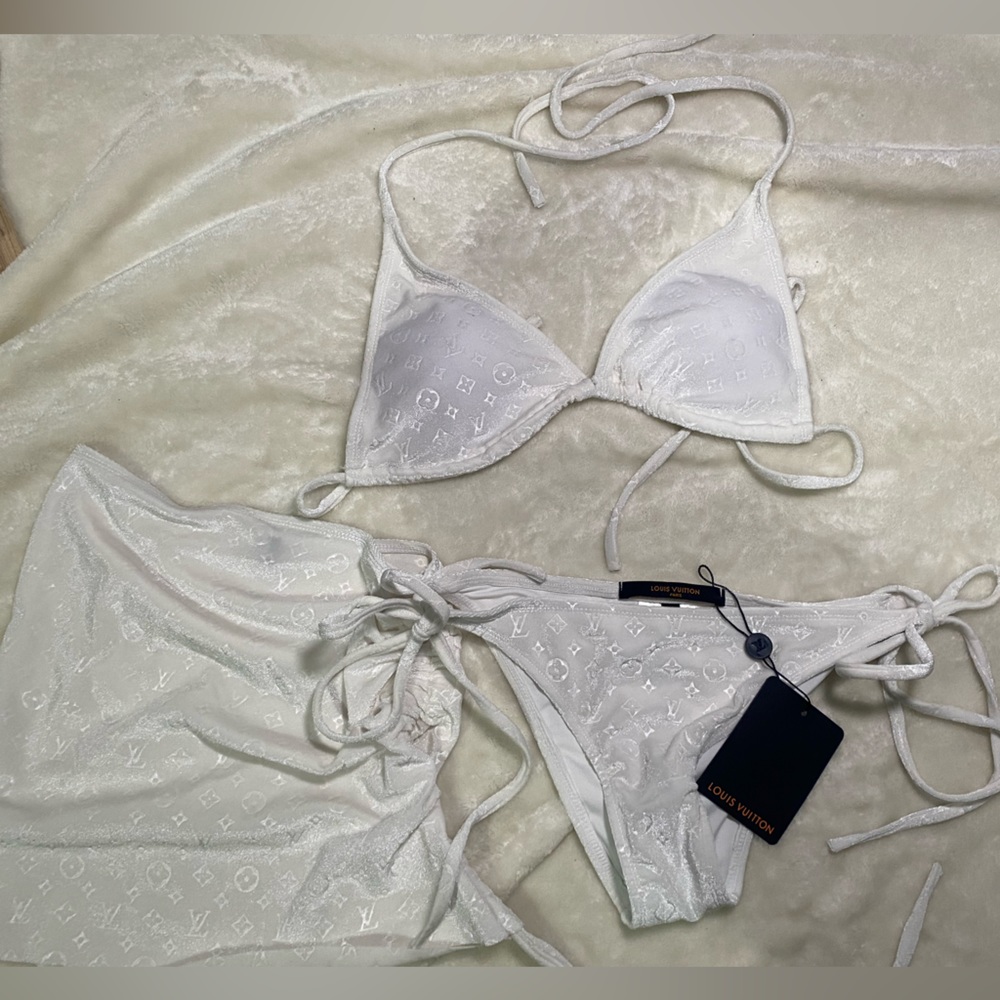 White Louis Vuitton Swing set with shirt